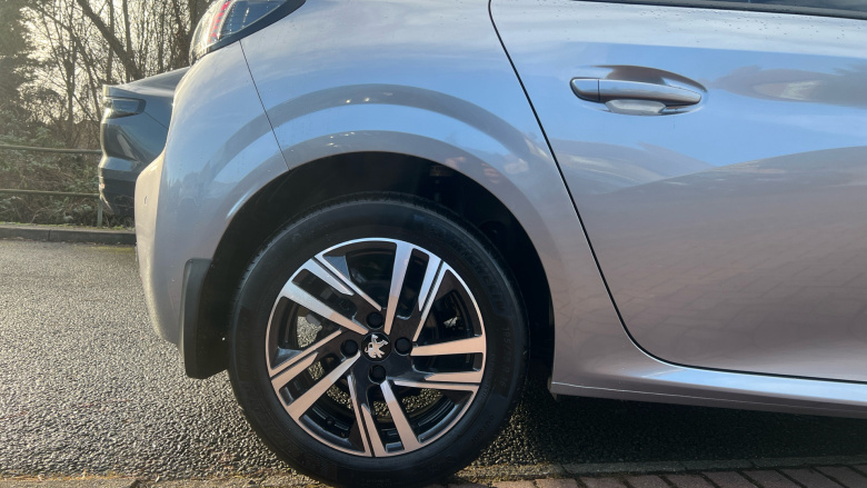 Peugeot 208 1.2 PureTech 100 Allure Premium 5dr Petrol Hatchback